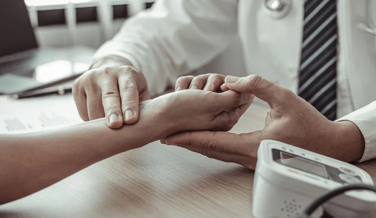 فشارخون و ضربان قلبم بالاست